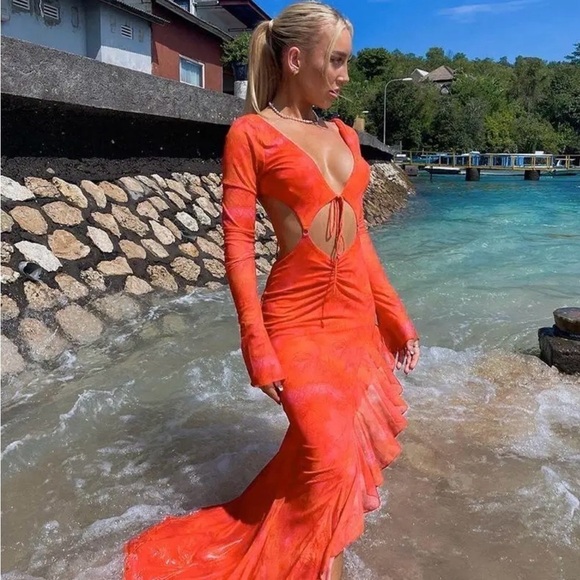 O-Cut out Dress - Picture 3 of 7